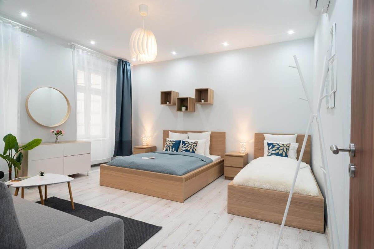 New Spacious Apartment At Superb Location Budapest Esterno foto