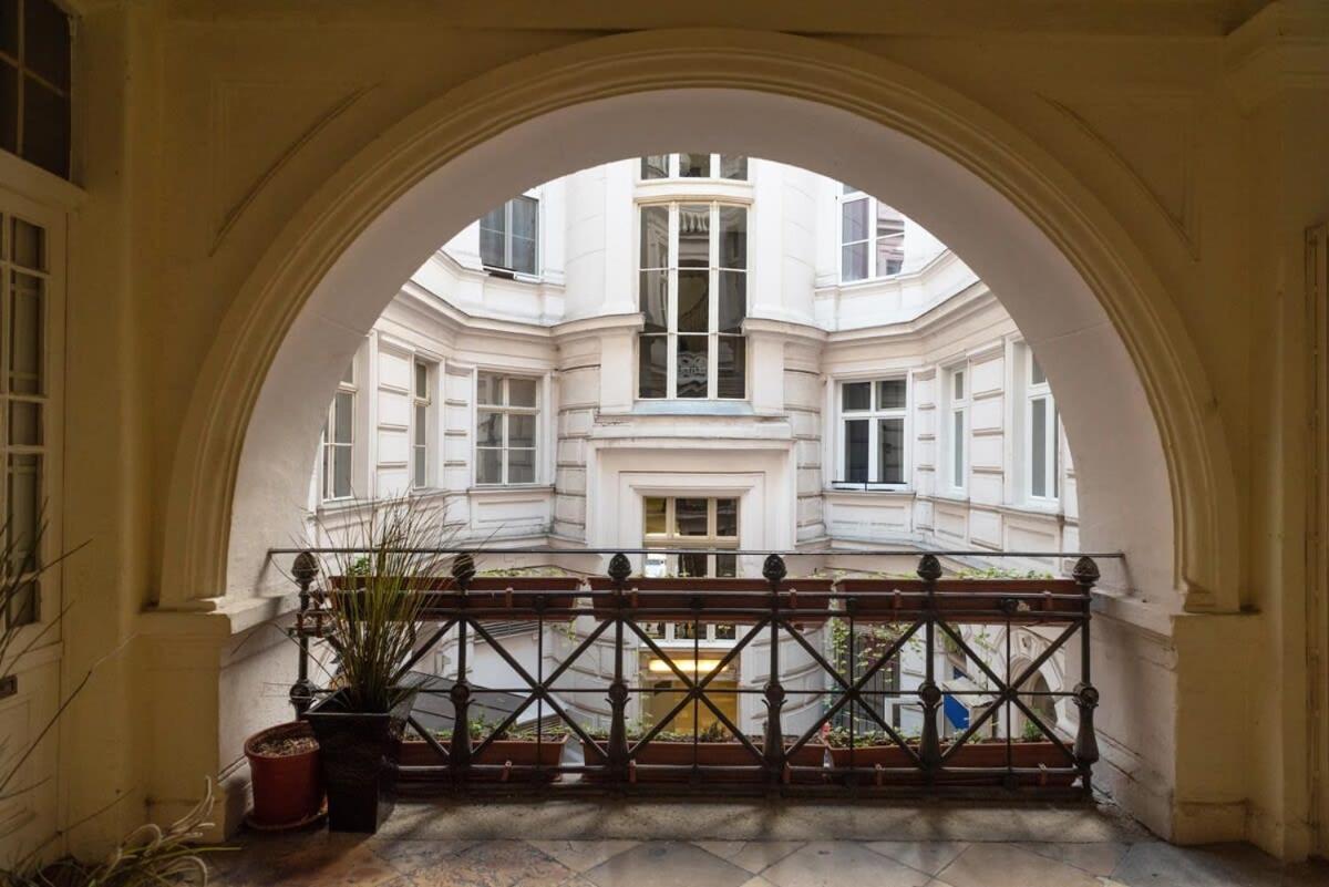 New Spacious Apartment At Superb Location Budapest Esterno foto