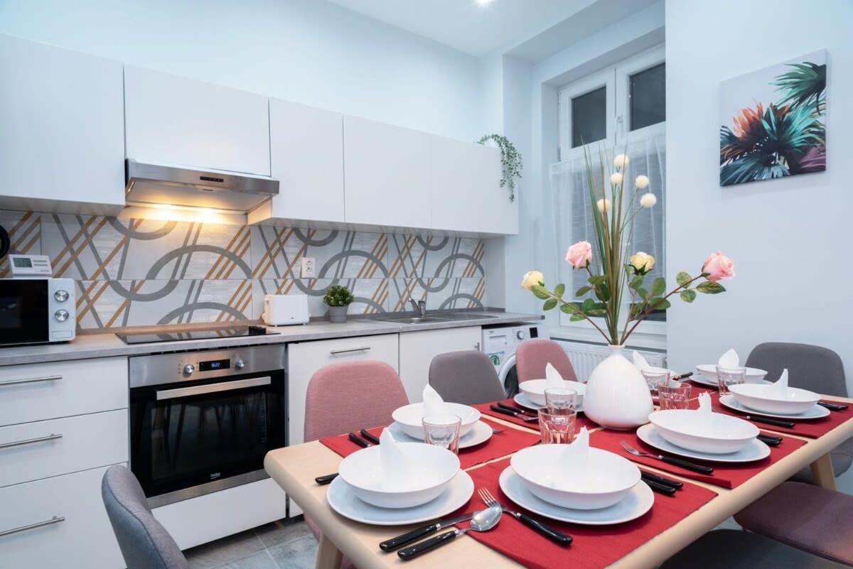 New Spacious Apartment At Superb Location Budapest Esterno foto