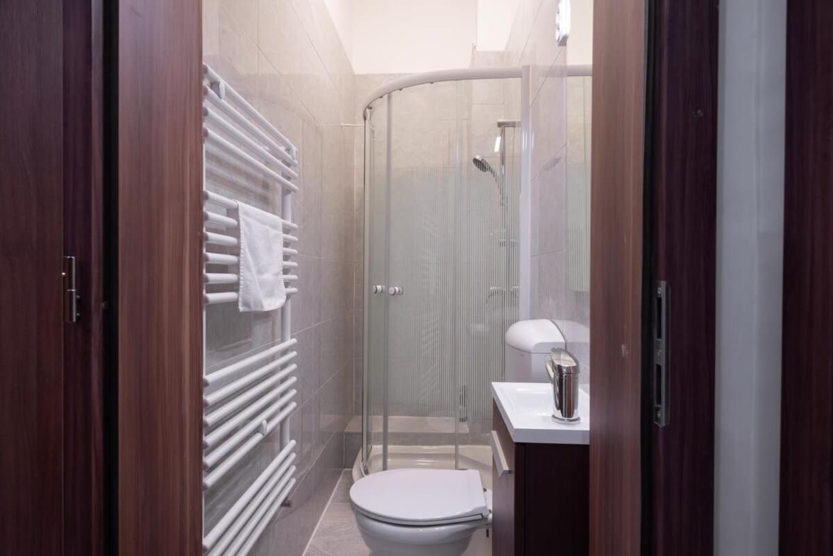 New Spacious Apartment At Superb Location Budapest Esterno foto