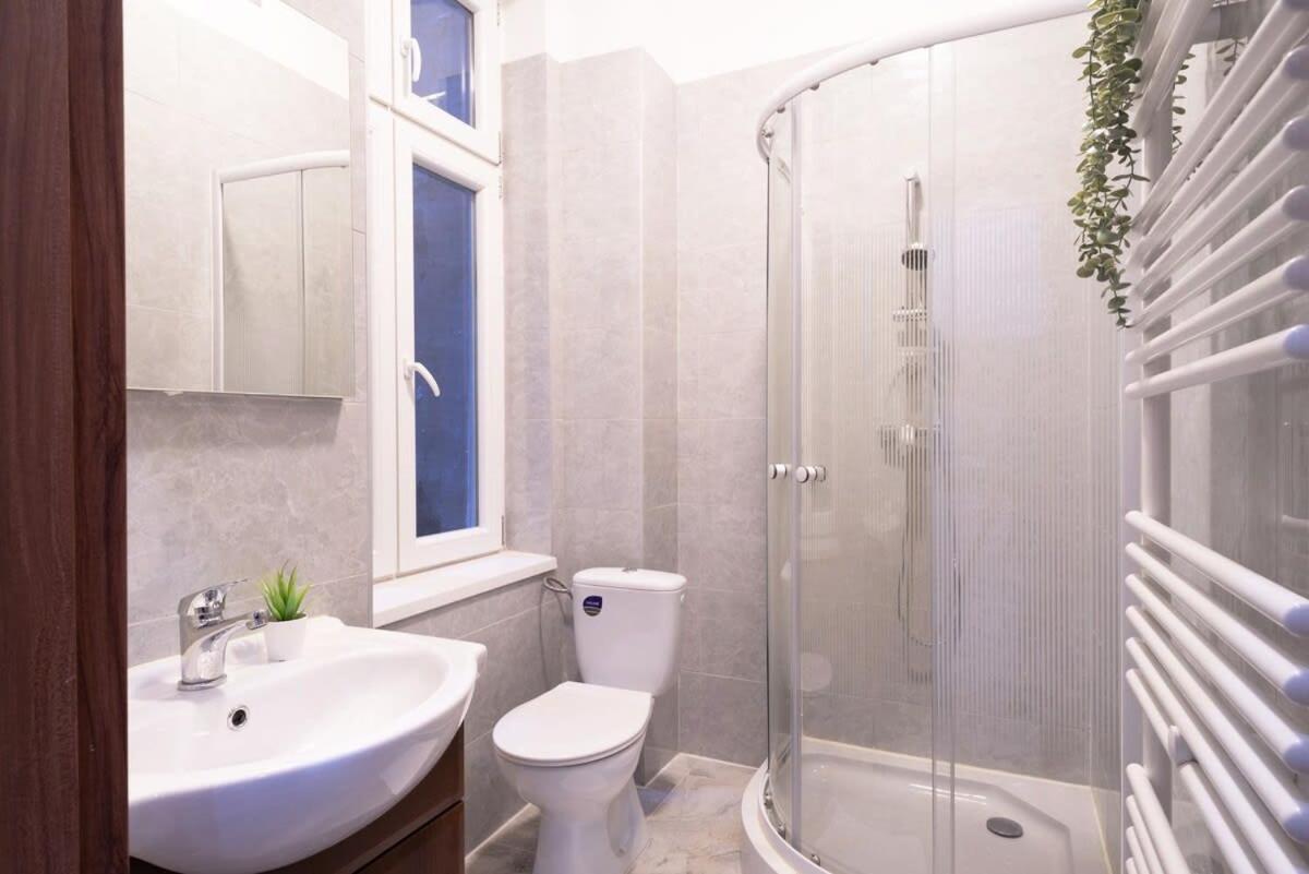 New Spacious Apartment At Superb Location Budapest Esterno foto