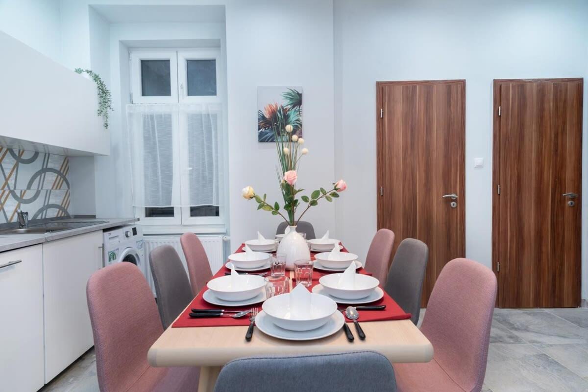 New Spacious Apartment At Superb Location Budapest Esterno foto