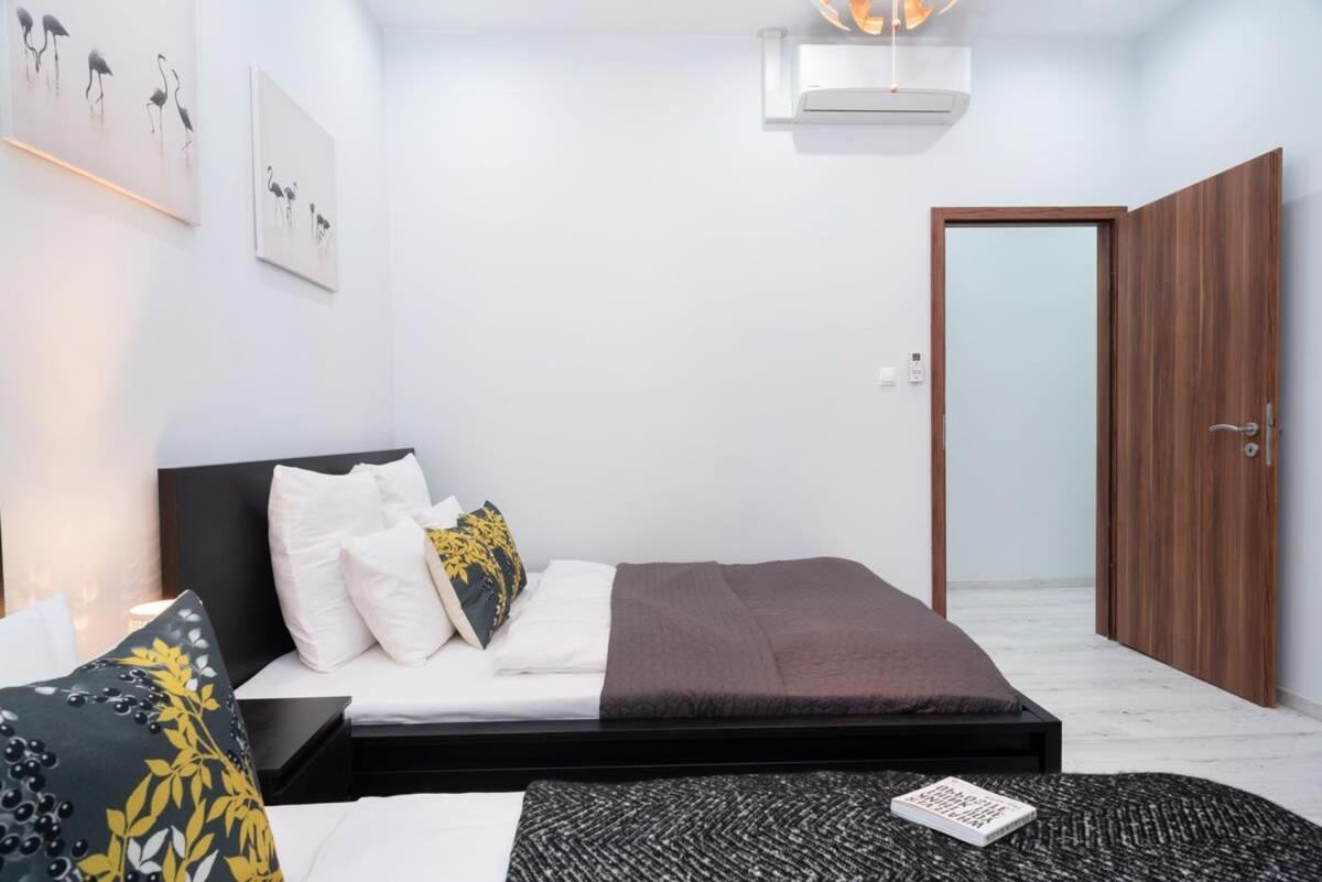 New Spacious Apartment At Superb Location Budapest Esterno foto