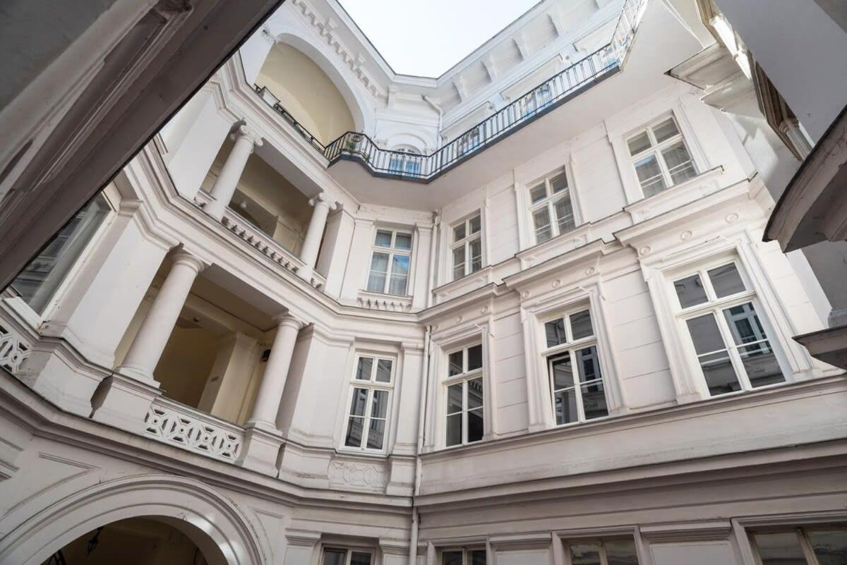 New Spacious Apartment At Superb Location Budapest Esterno foto