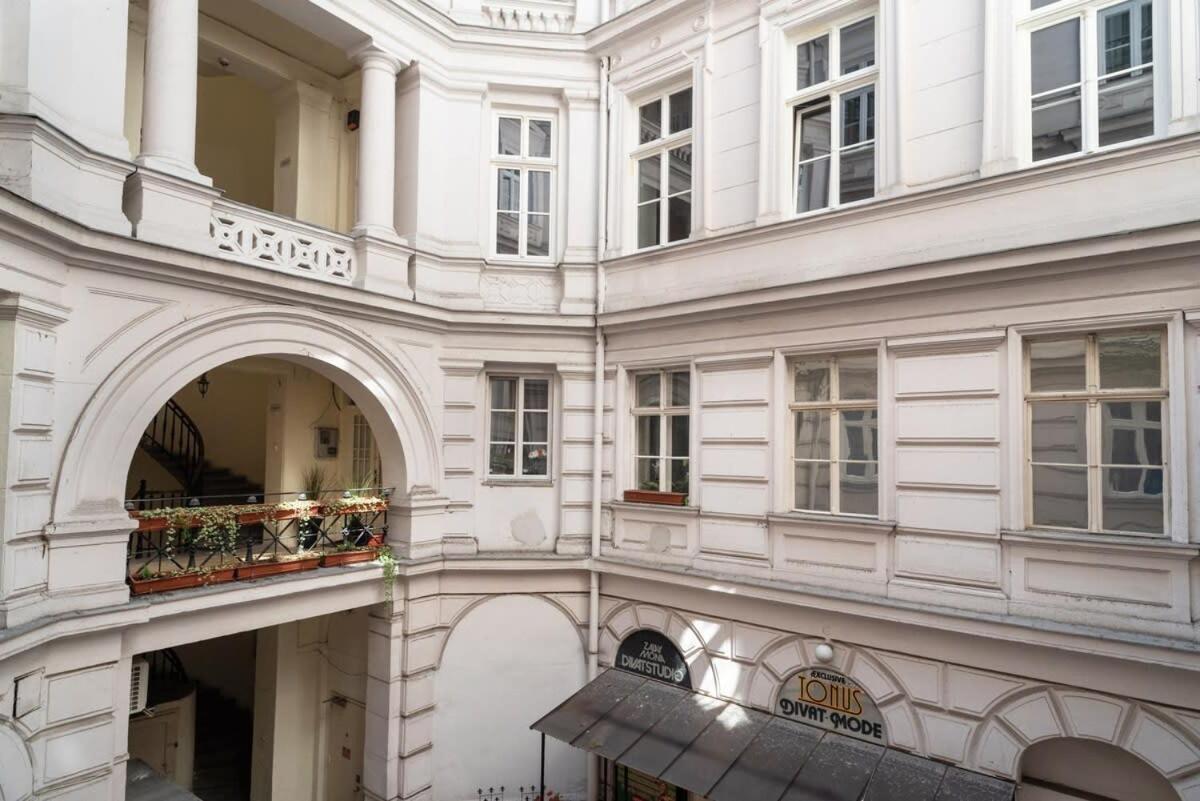 New Spacious Apartment At Superb Location Budapest Esterno foto